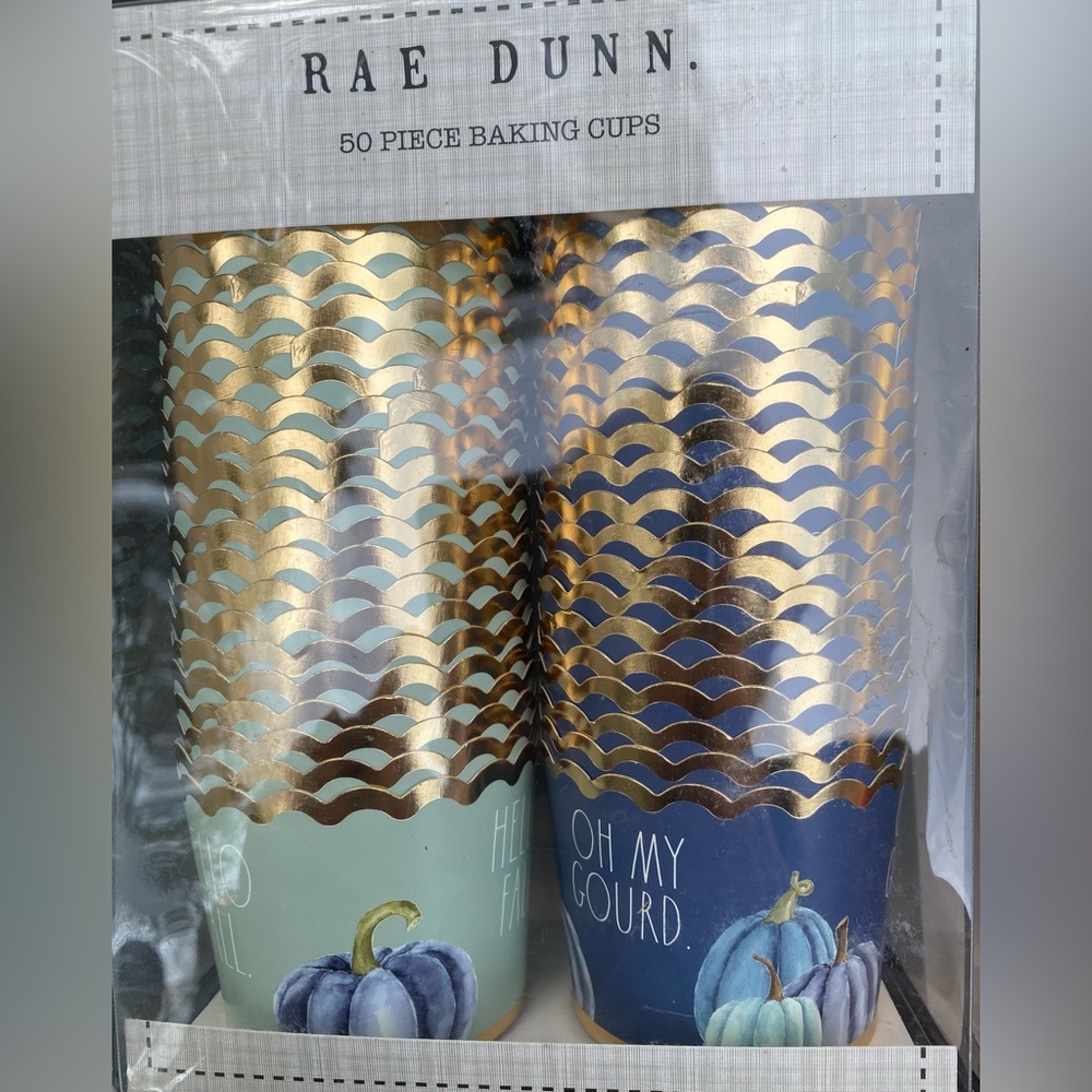 Mixed Set of Baking Cups and Napkins - Picture 3 of 5